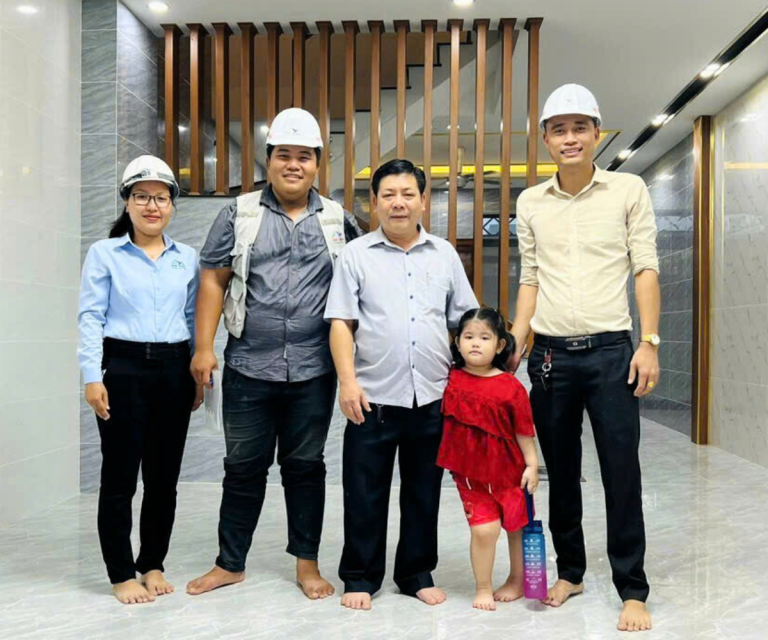 Ký Hợp Đồng Thiết Kế Thi Công Với Chủ Nhà