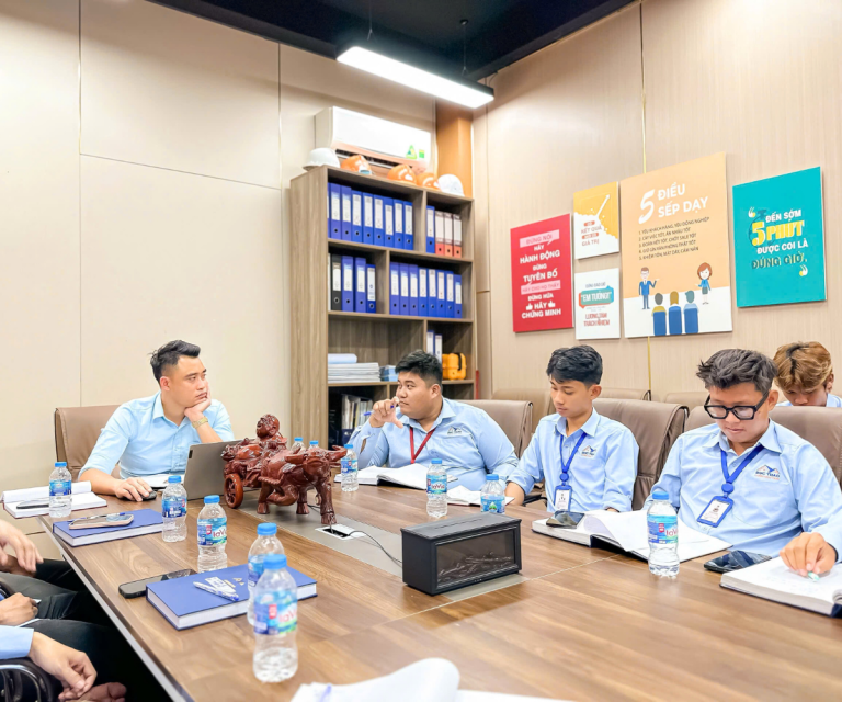 Hoạt Động Họp Giao Ban – Điều Phối Dự Án