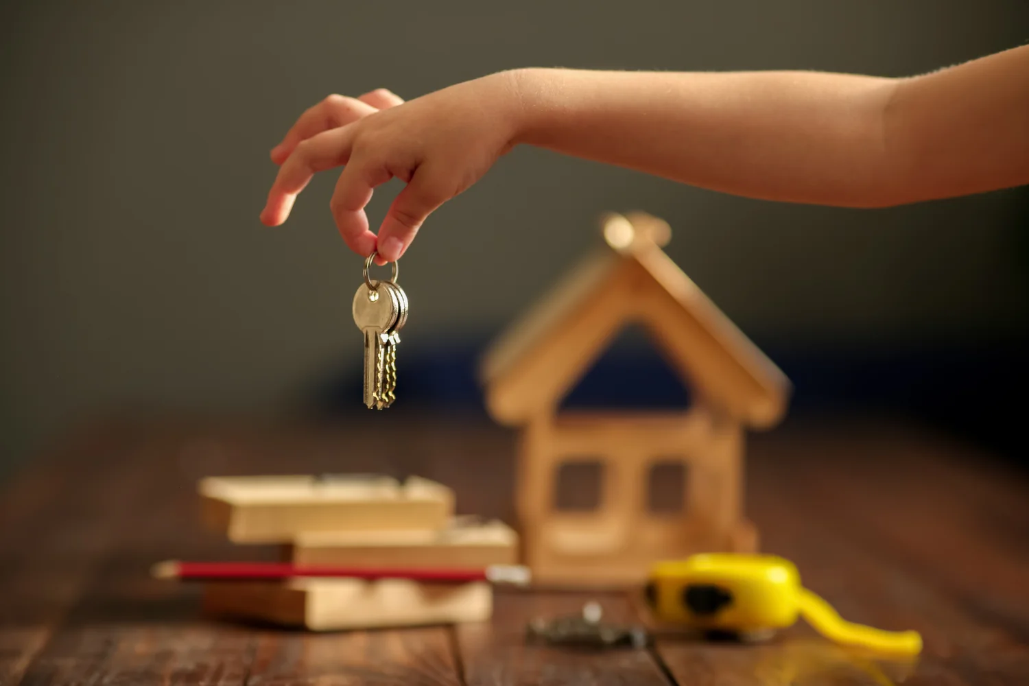 Trao chìa khoá bàn giao nhà hoàn thiện cho gia chủ – Công ty xây dựng Đức Thảo