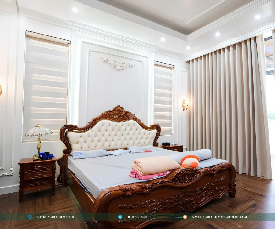 Phòng ngủ mặt tiền biệt thự 3 tầng mái Mansard thiết kế sang trọng